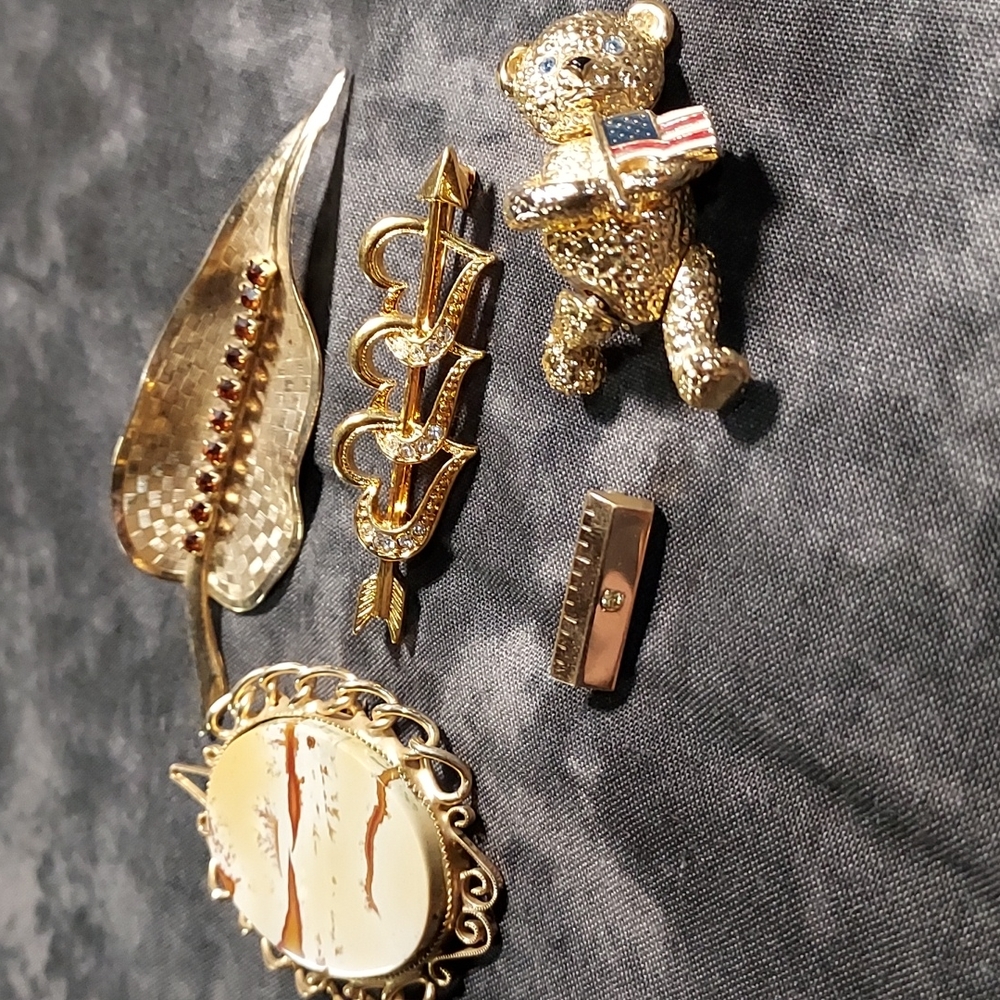 Vintage Brooch Lot